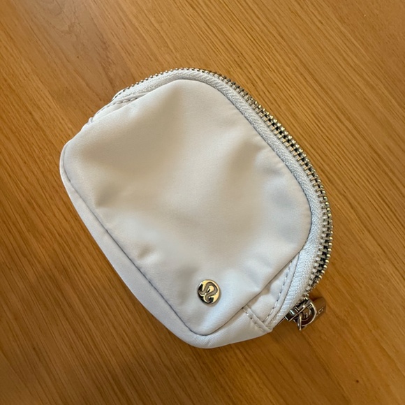 Everywhere Belt Bag Nano - Picture 2 of 4